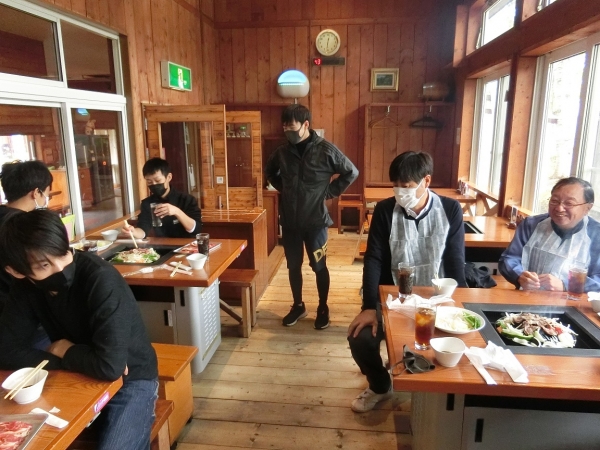 ゴール後に、感染対策をとっての昼食